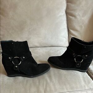 Stylish Black Suede Ankle Boots 9M women’s